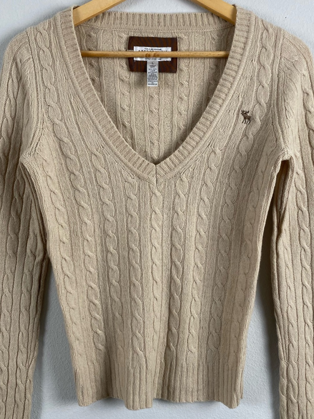 Abercrombie & Fitch Vintage Wool Blend Cable Knit V Neck Long Sleeve Sweater - Picture 3 of 15